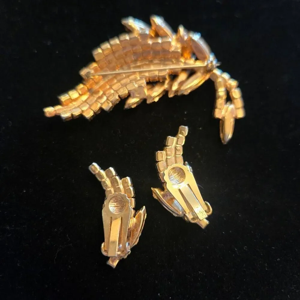 Vintage rhinestone brooch